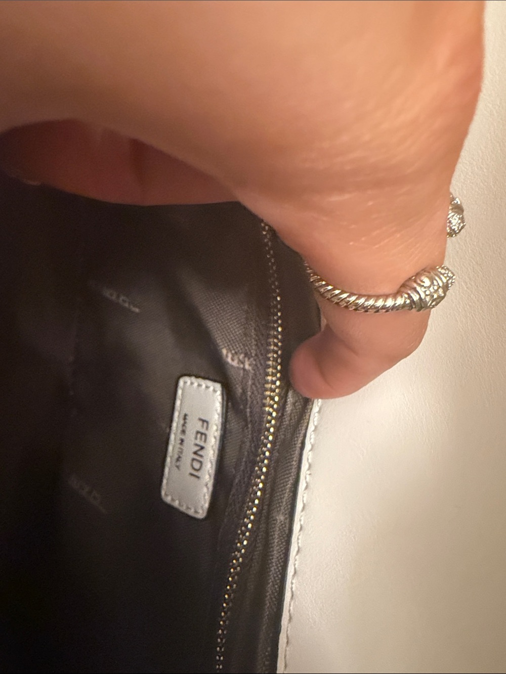 Fendi White Leather Shoulder Bag with Gold Hardware - Picture 5 of 15